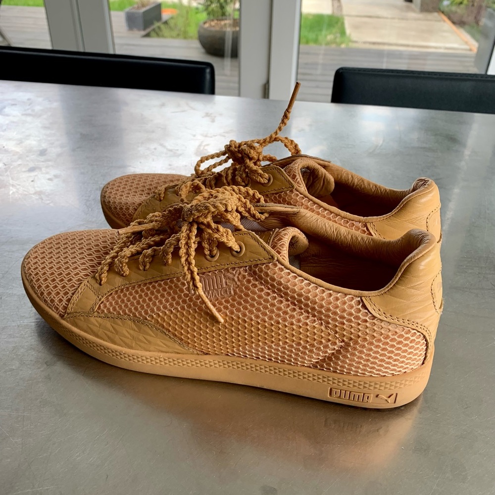 PUMA tennis shoes size 40.5